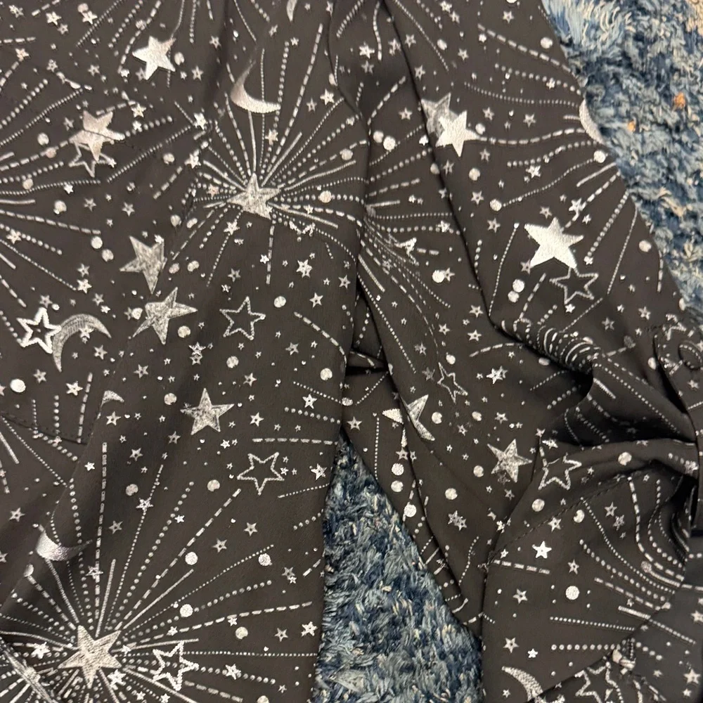 NEW Torrid Black and Silver star chiffon tunic roll-tab blouse size 1X(14-16) - Picture 8 of 14